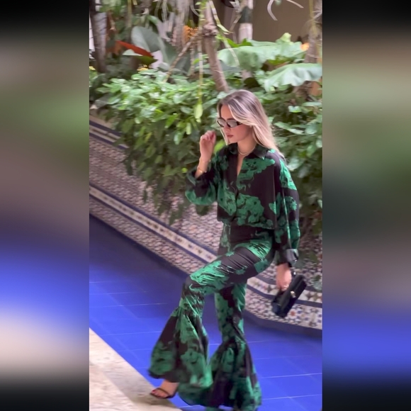 *LAST CHANCE* WHITE LOTUS PATTERNED RUFFLE-TRIMMED PANTS SIZE 10 NWT - Picture 8 of 13